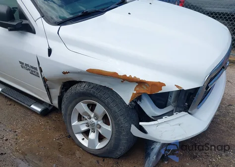 2021 Ram 1500 Classic Tradesman 4X4 6'4 Box z USA, uszkodzony, nr VIN 1C6RR7FG9MS556741